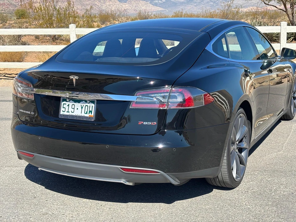 2015 Tesla Model S - Image 11 of 31