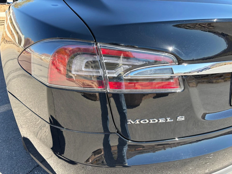 2015 Tesla Model S - Image 12 of 31