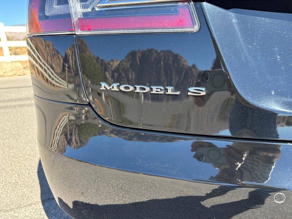2015 Tesla Model S - Image 29 of 31