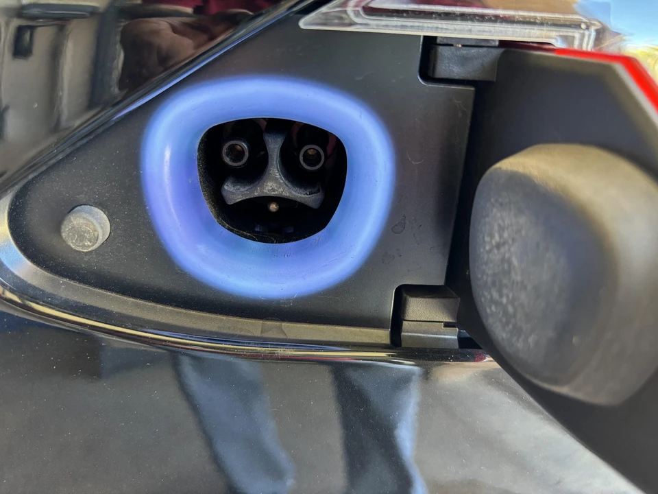 2015 Tesla Model S - Image 25 of 31