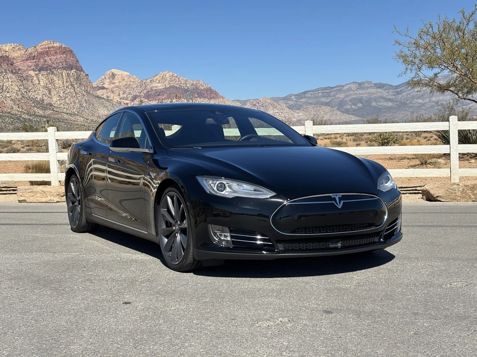 2015 Tesla Model S - Image 2 of 31