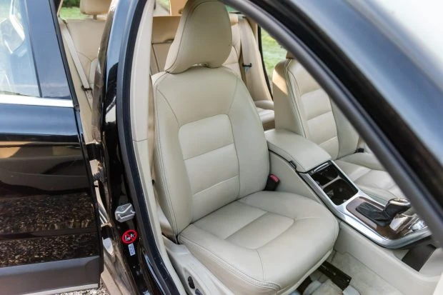 2015 Volvo XC70 3rd Gen - Image 4 of 8