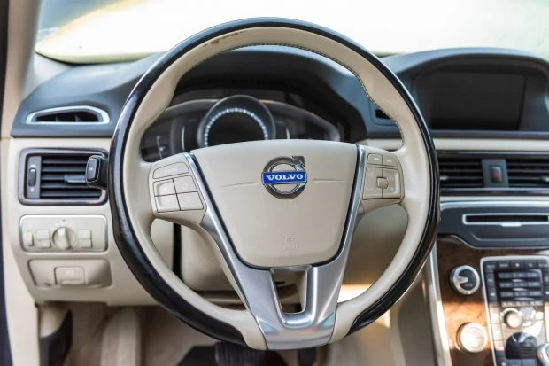 2015 Volvo XC70 3rd Gen - Image 5 of 8