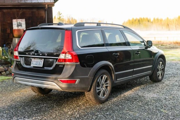 2015 Volvo XC70 3rd Gen - Image 2 of 8