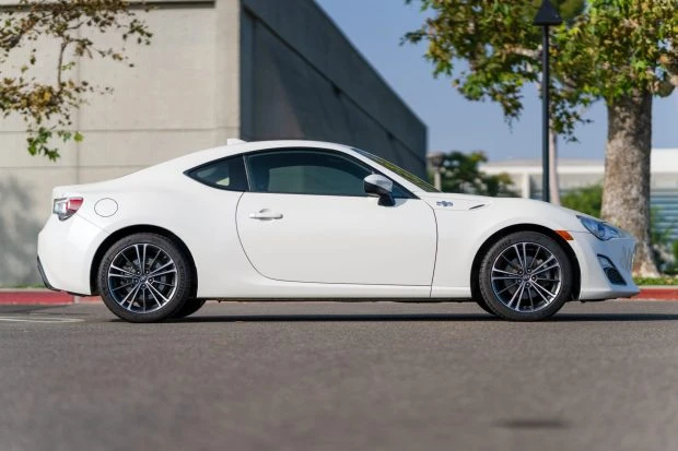 2016 Scion FR-S - Image 3 of 8