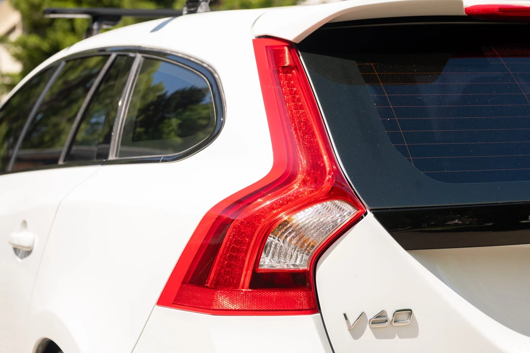 2016 Volvo V60 1st Gen - Image 18 of 31