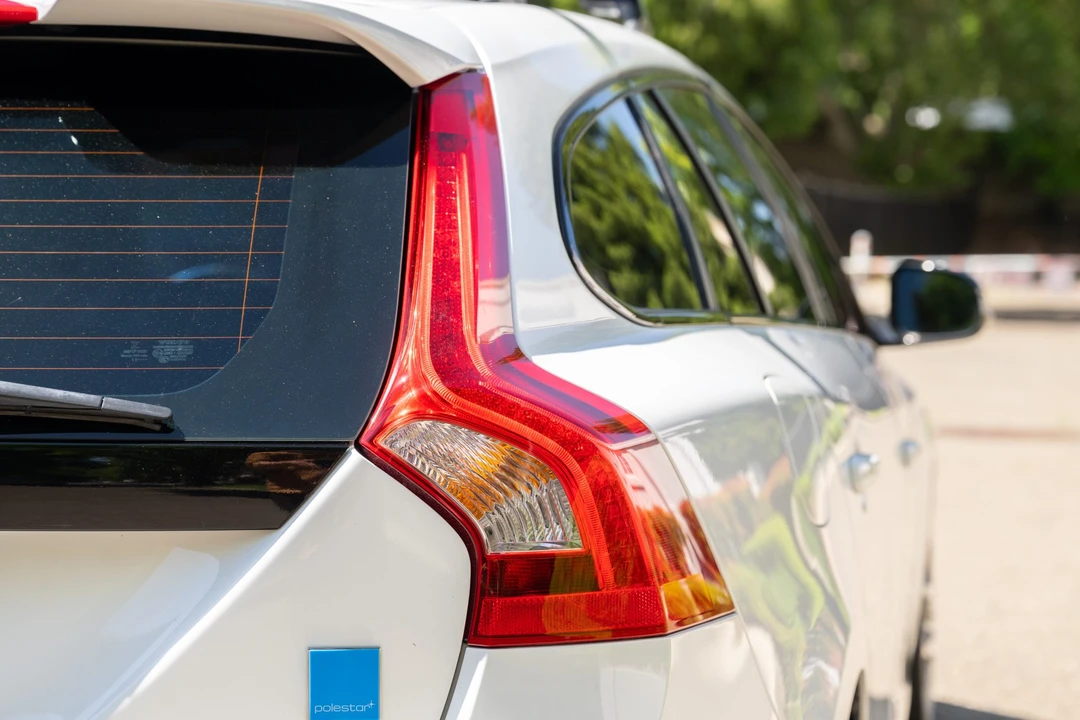 2016 Volvo V60 1st Gen - Image 19 of 31