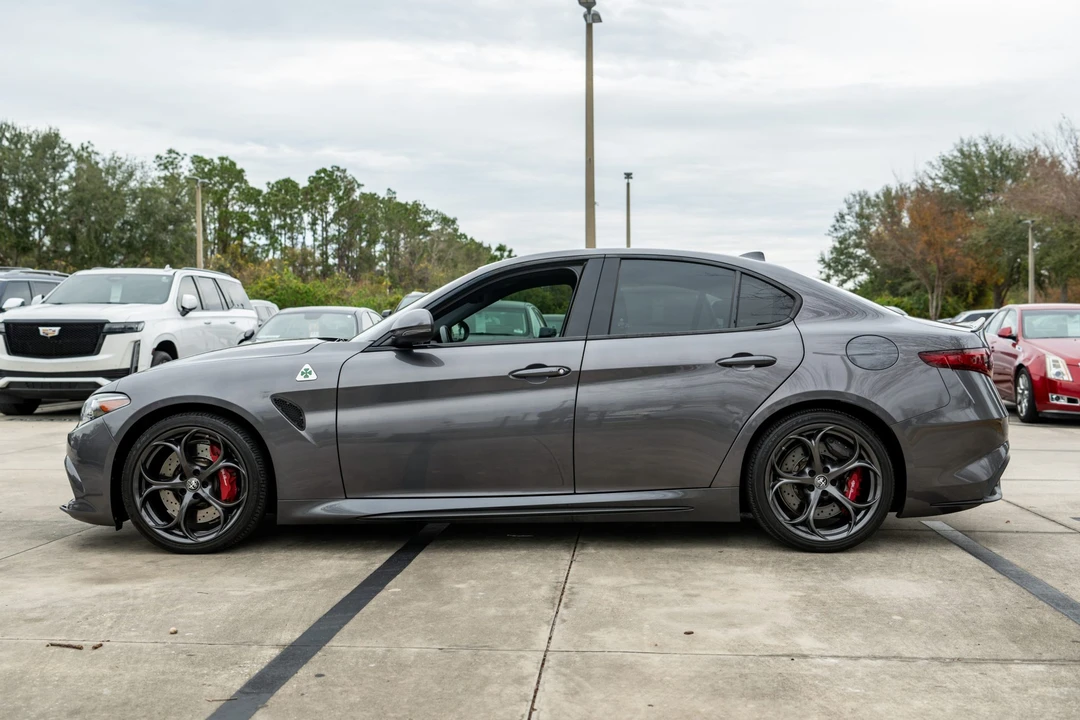 2017 Alfa Romeo Giulia Quadrifoglio - Image 9 of 31