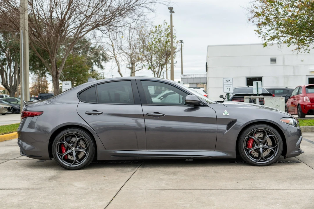 2017 Alfa Romeo Giulia Quadrifoglio - Image 5 of 31