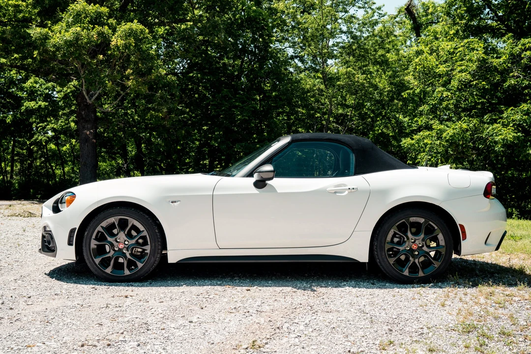 2017 Fiat 124 Spider - Image 10 of 31