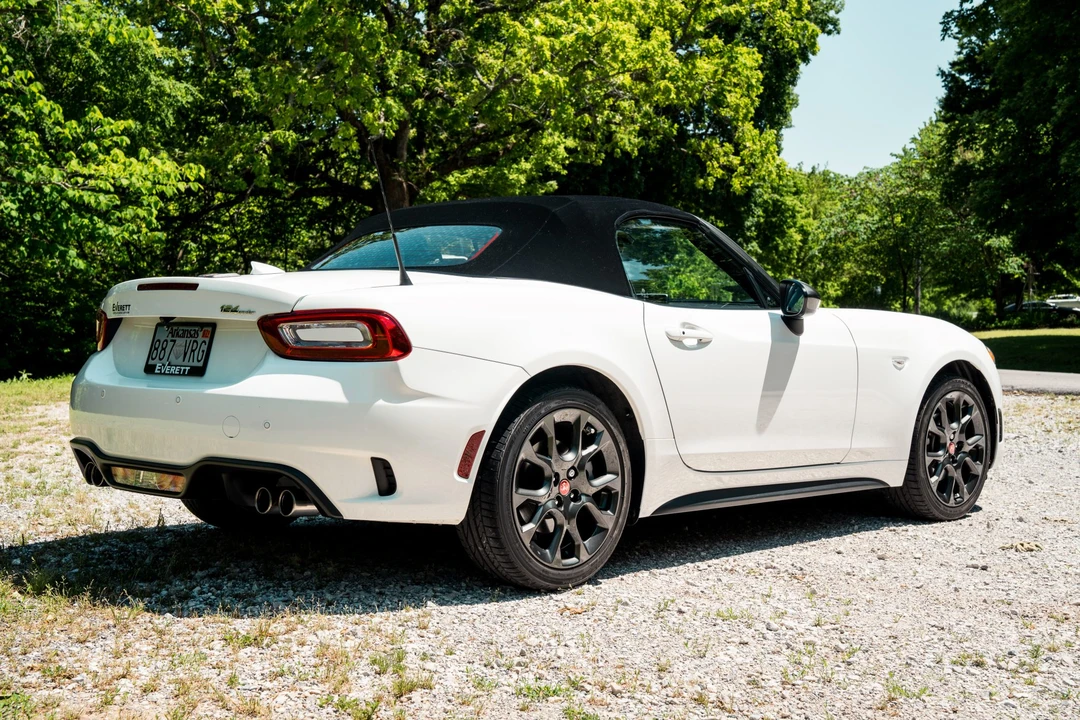 2017 Fiat 124 Spider - Image 17 of 31