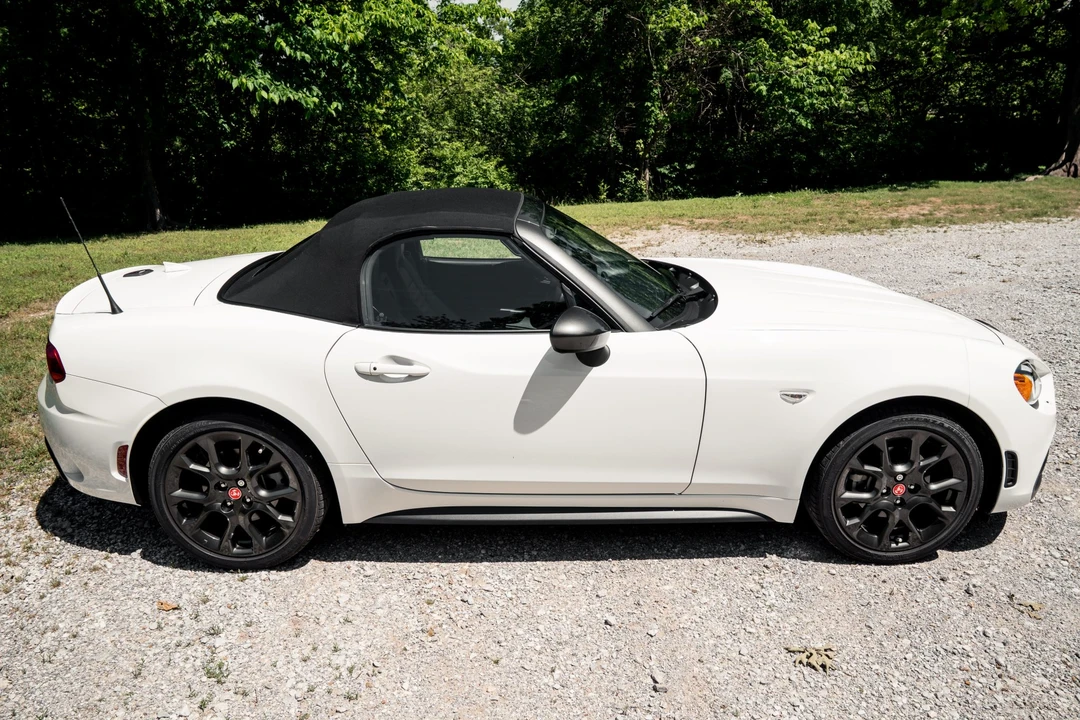 2017 Fiat 124 Spider - Image 19 of 31
