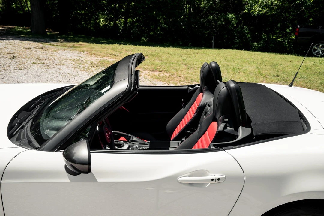 2017 Fiat 124 Spider - Image 30 of 31