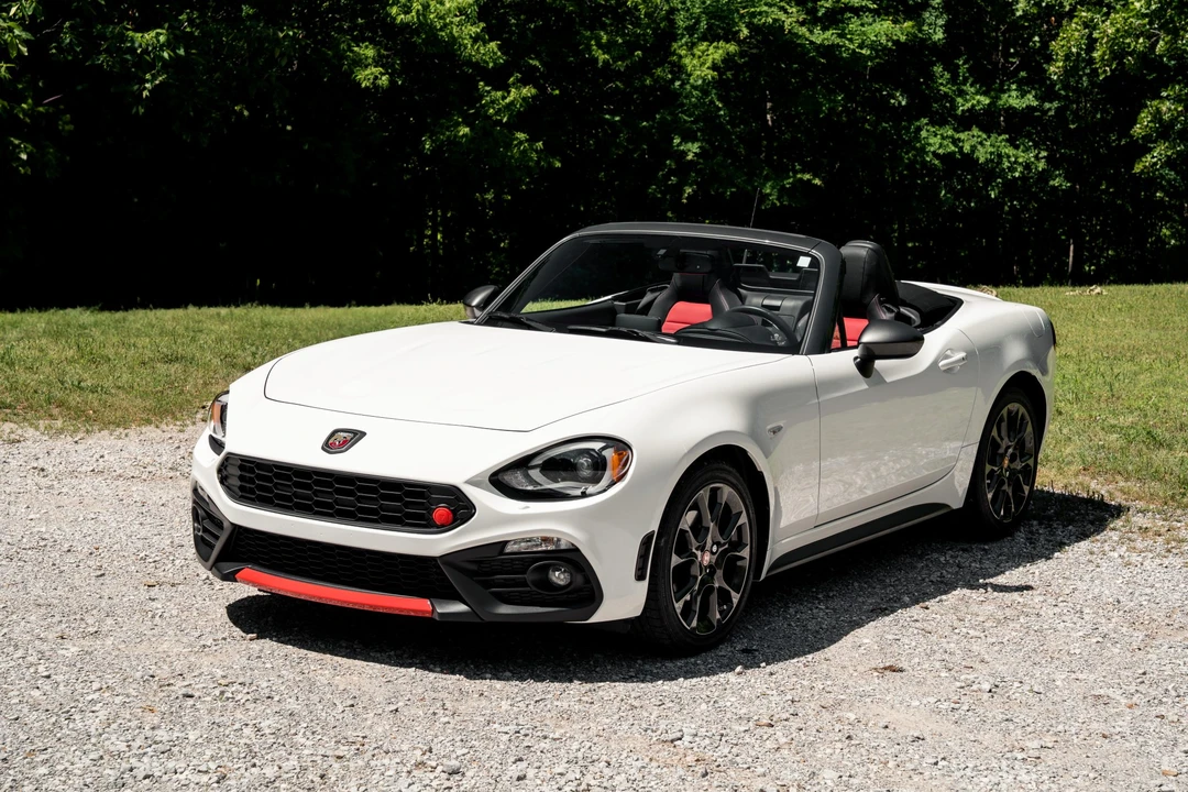 2017 Fiat 124 Spider - Image 2 of 31