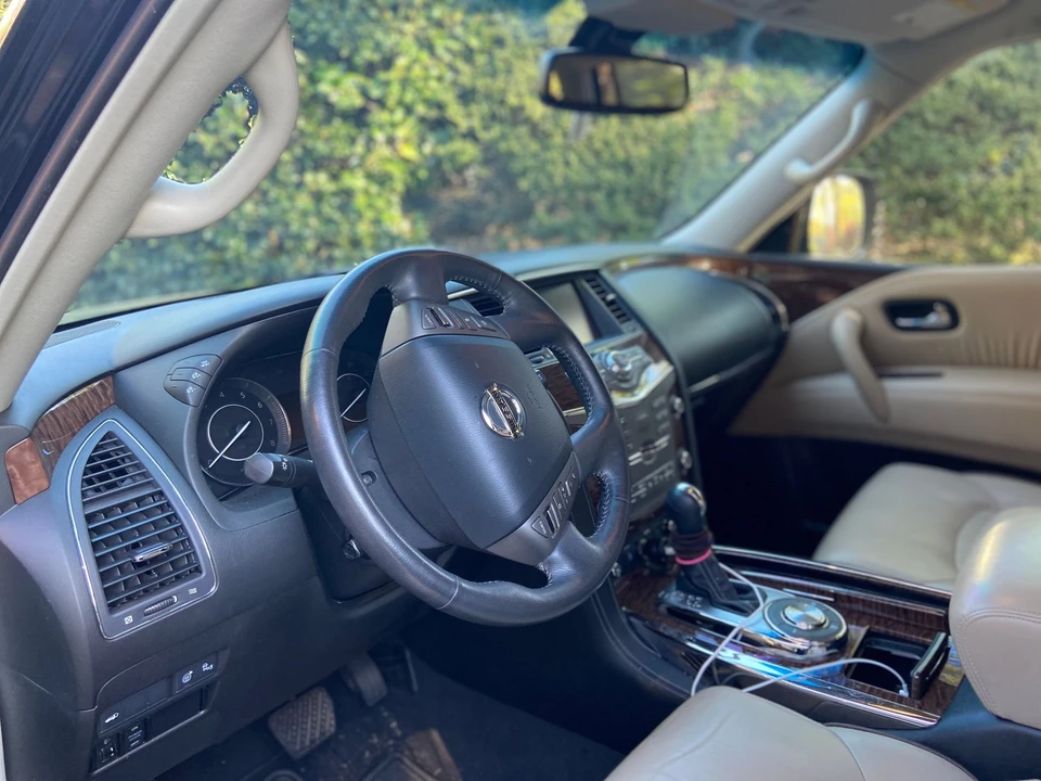 2017 Nissan Armada - Image 10 of 11