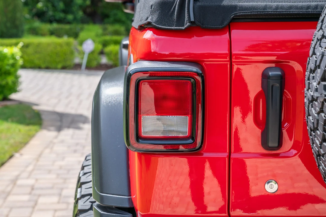 2019 Jeep JL Wrangler - Image 25 of 31