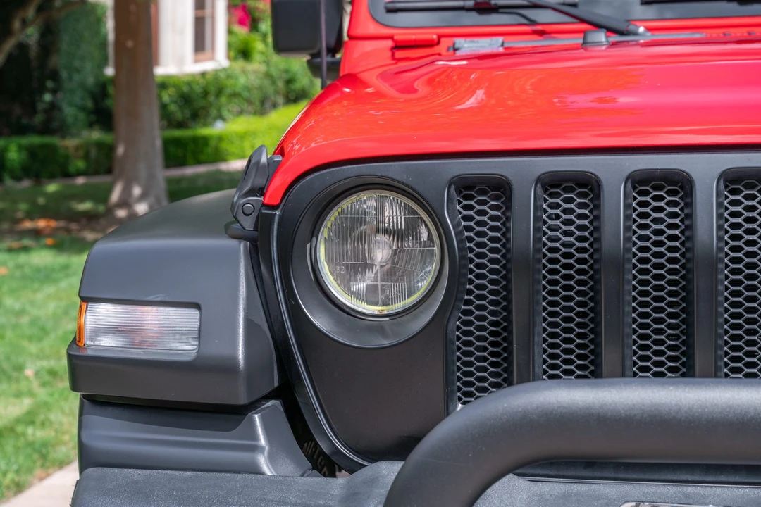 2019 Jeep JL Wrangler - Image 10 of 31