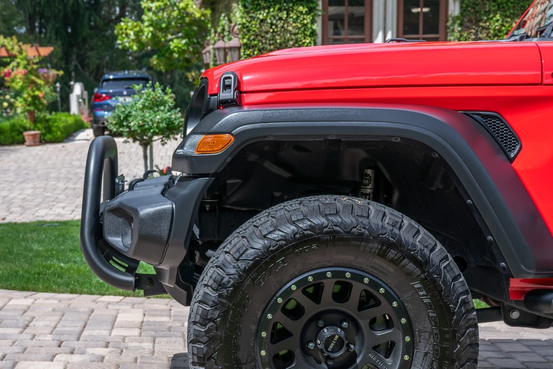 2019 Jeep JL Wrangler - Image 17 of 31