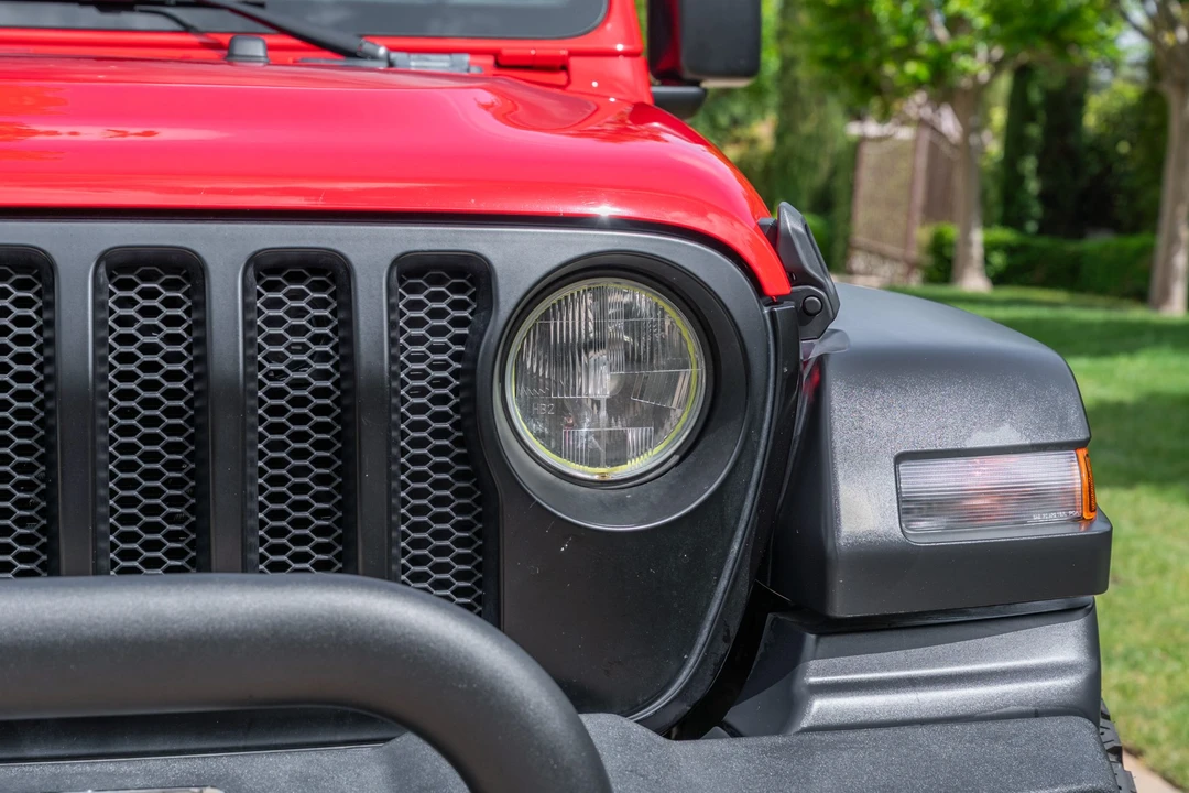 2019 Jeep JL Wrangler - Image 11 of 31