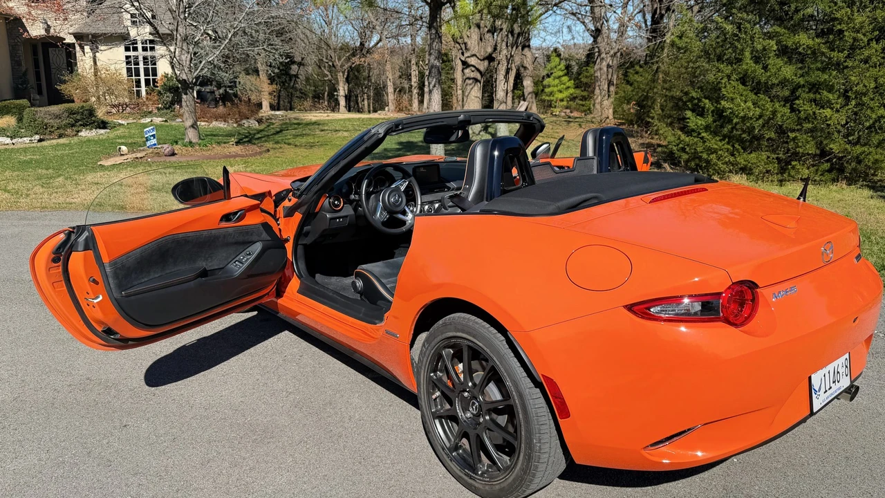 2019 Mazda ND MX-5 Miata - Image 11 of 31