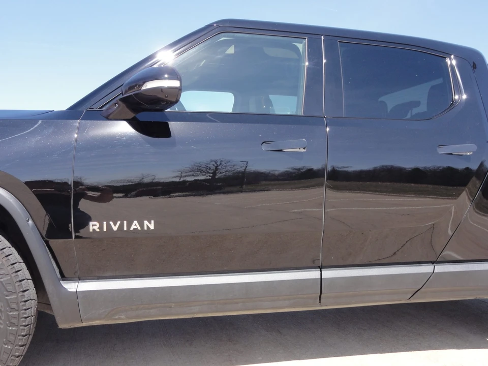 2022 Rivian R1T - Image 28 of 31