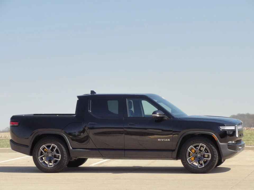 2022 Rivian R1T - Image 8 of 31