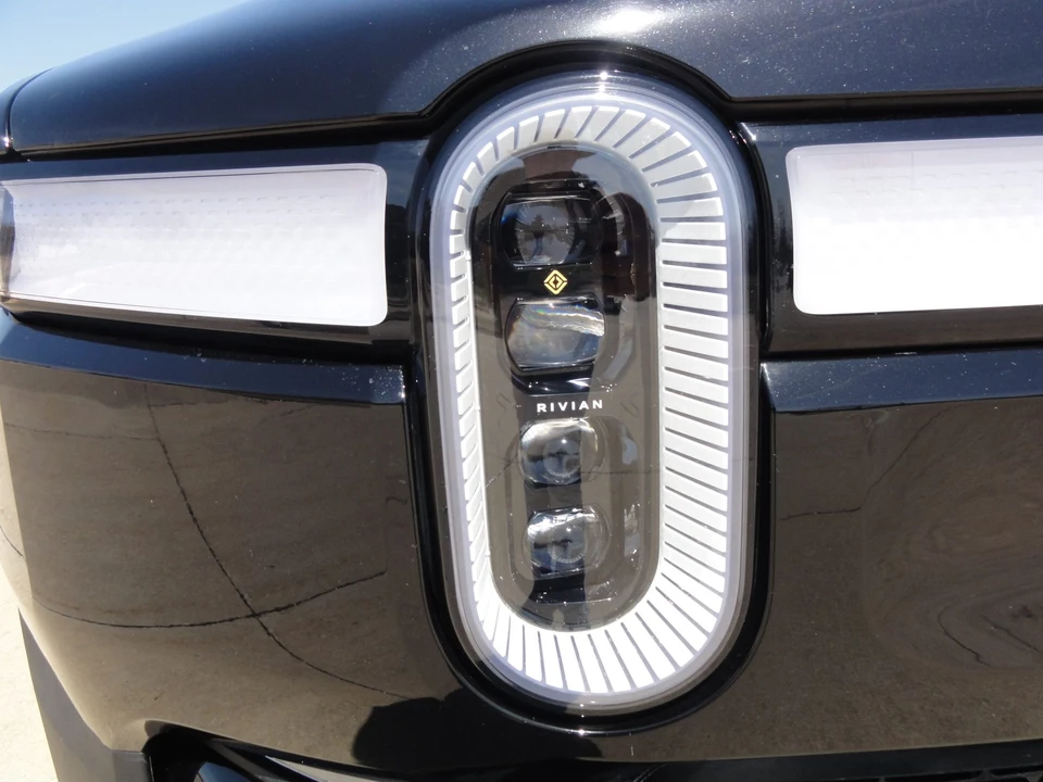 2022 Rivian R1T - Image 18 of 31