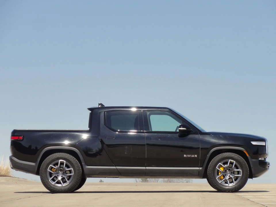 2022 Rivian R1T - Image 9 of 31