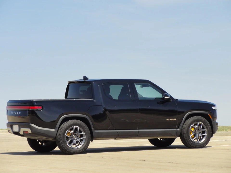 2022 Rivian R1T - Image 10 of 31