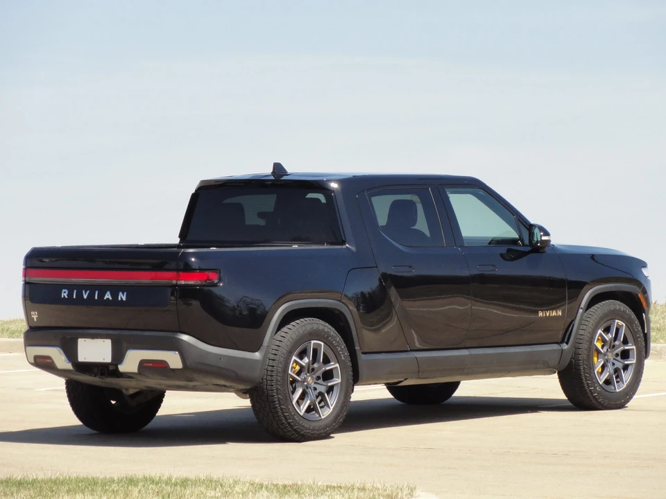 2022 Rivian R1T - Image 11 of 31