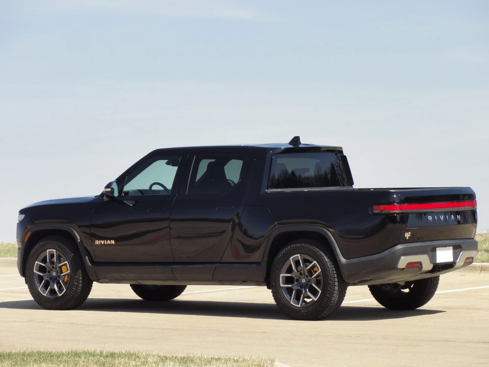 2022 Rivian R1T - Image 14 of 31