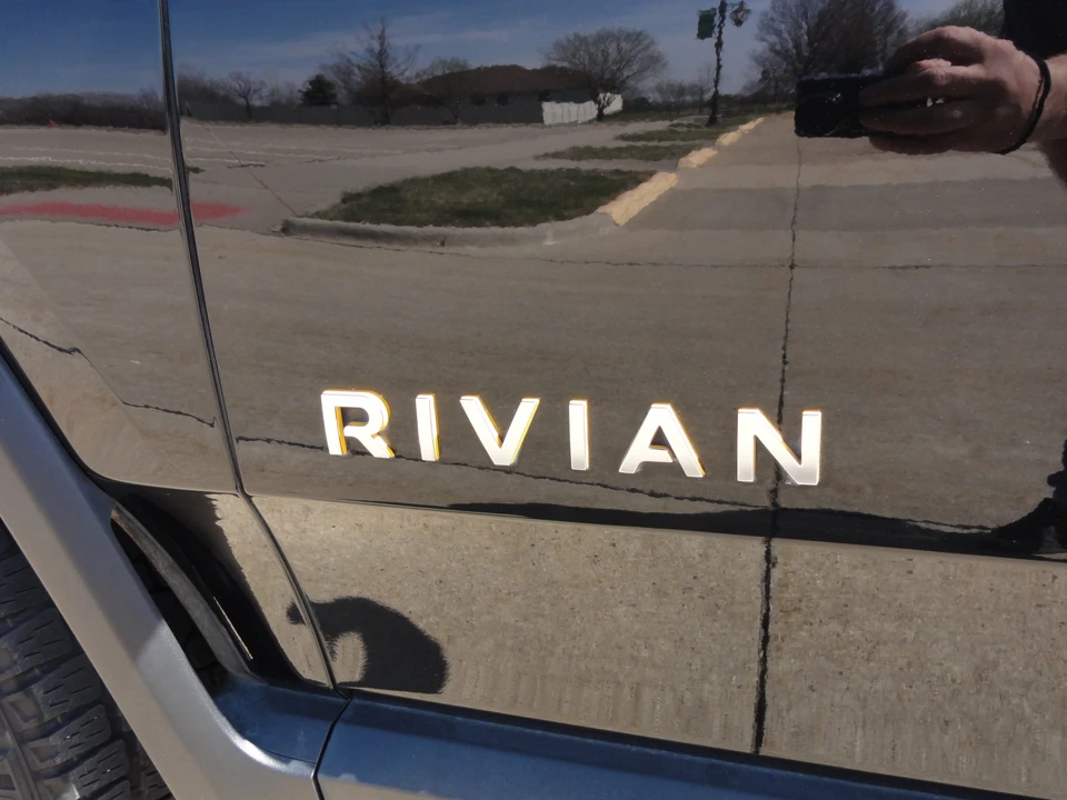2022 Rivian R1T - Image 31 of 31