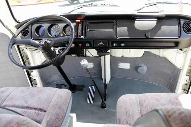 1973 Volkswagen Bay-Window Bus - Image 6 of 9