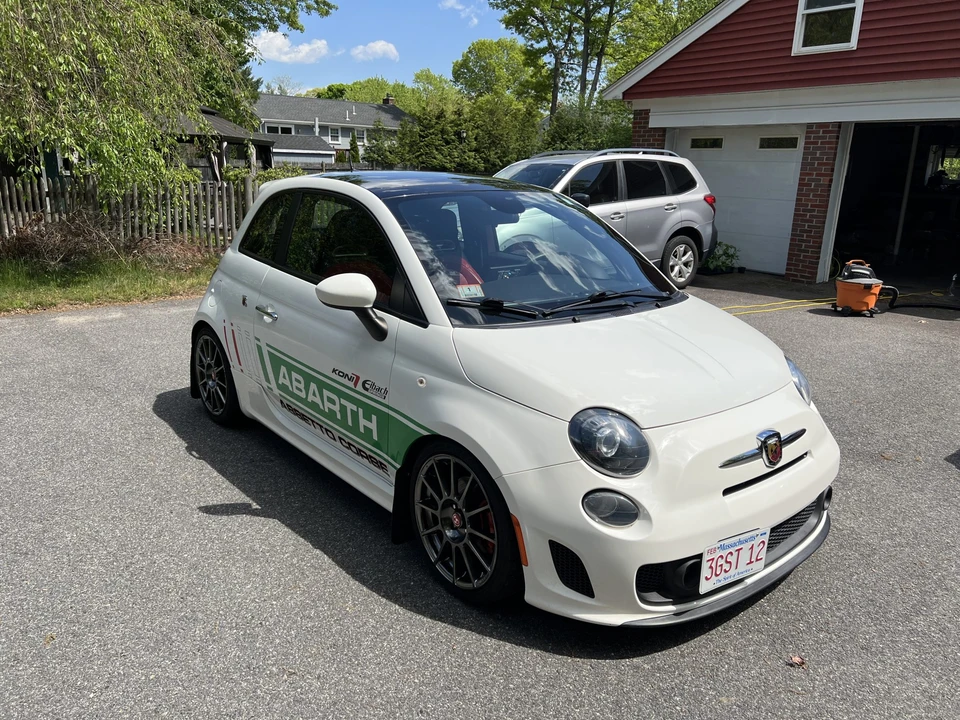 2015 Fiat Abarth 500 - Image 2 of 31
