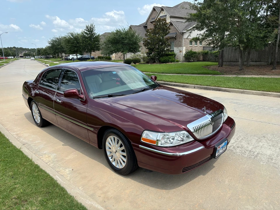 2003 Lincoln Town Car - Image 3 of 31