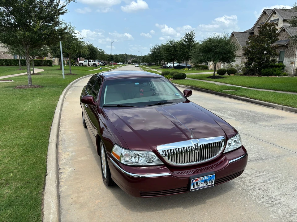 2003 Lincoln Town Car - Image 4 of 31
