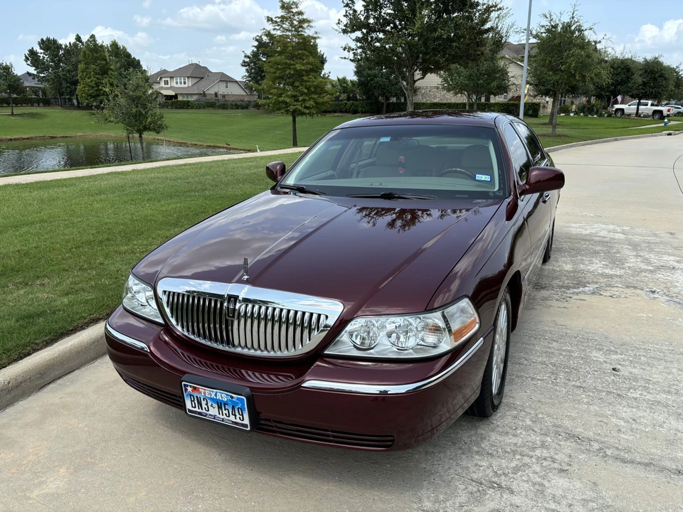 2003 Lincoln Town Car - Image 5 of 31
