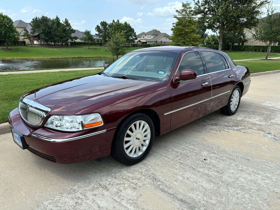 2003 Lincoln Town Car - Image 6 of 31