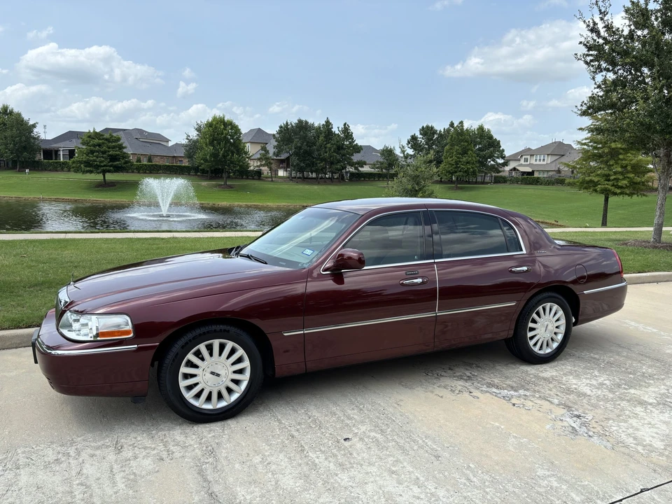 2003 Lincoln Town Car - Image 7 of 31