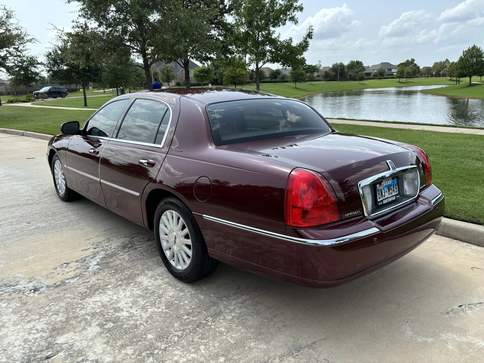 2003 Lincoln Town Car - Image 10 of 31