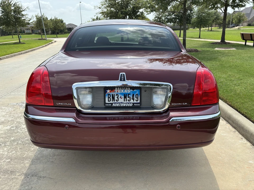 2003 Lincoln Town Car - Image 12 of 31