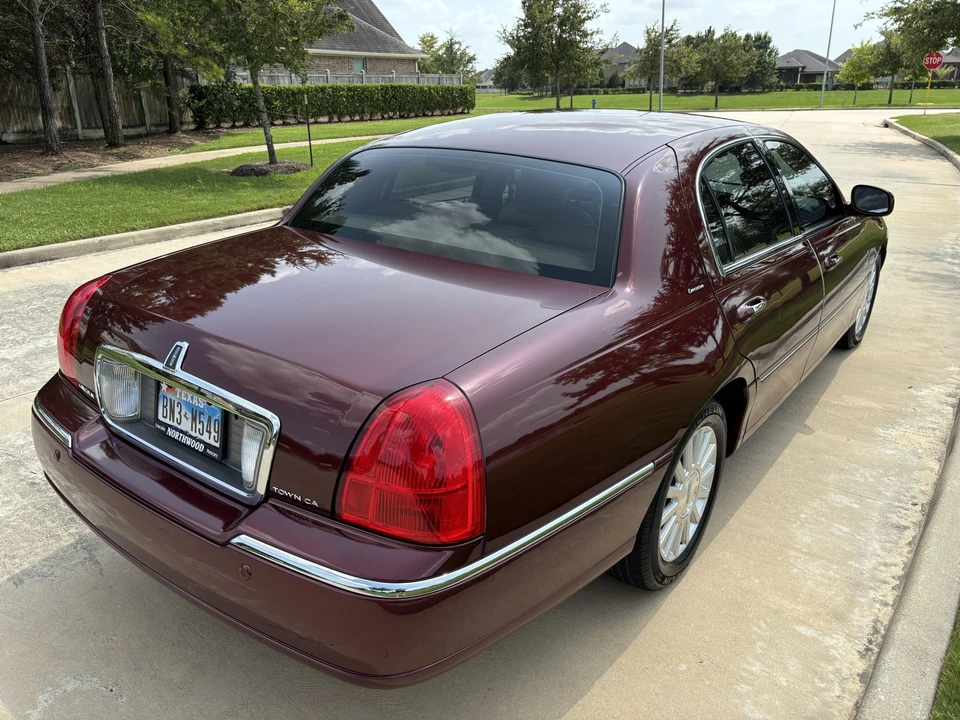 2003 Lincoln Town Car - Image 13 of 31