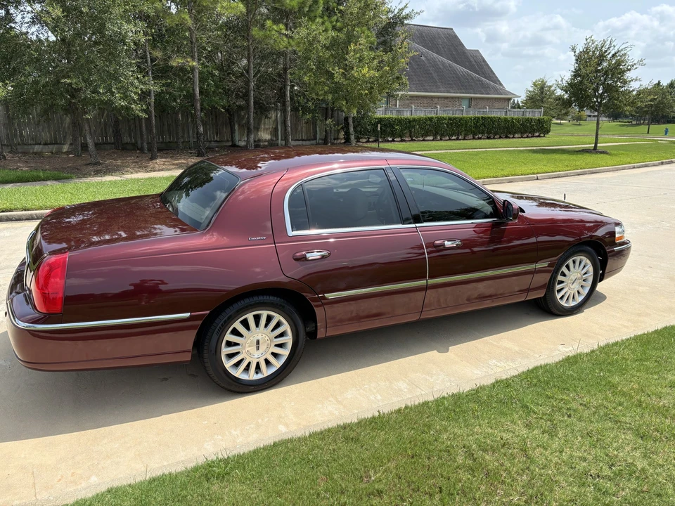 2003 Lincoln Town Car - Image 14 of 31
