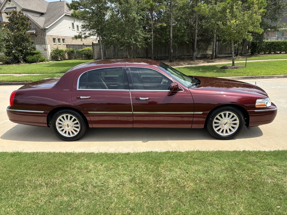 2003 Lincoln Town Car - Image 15 of 31