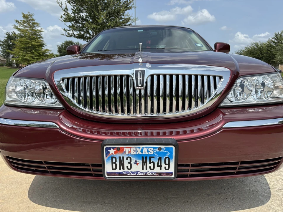 2003 Lincoln Town Car - Image 17 of 31