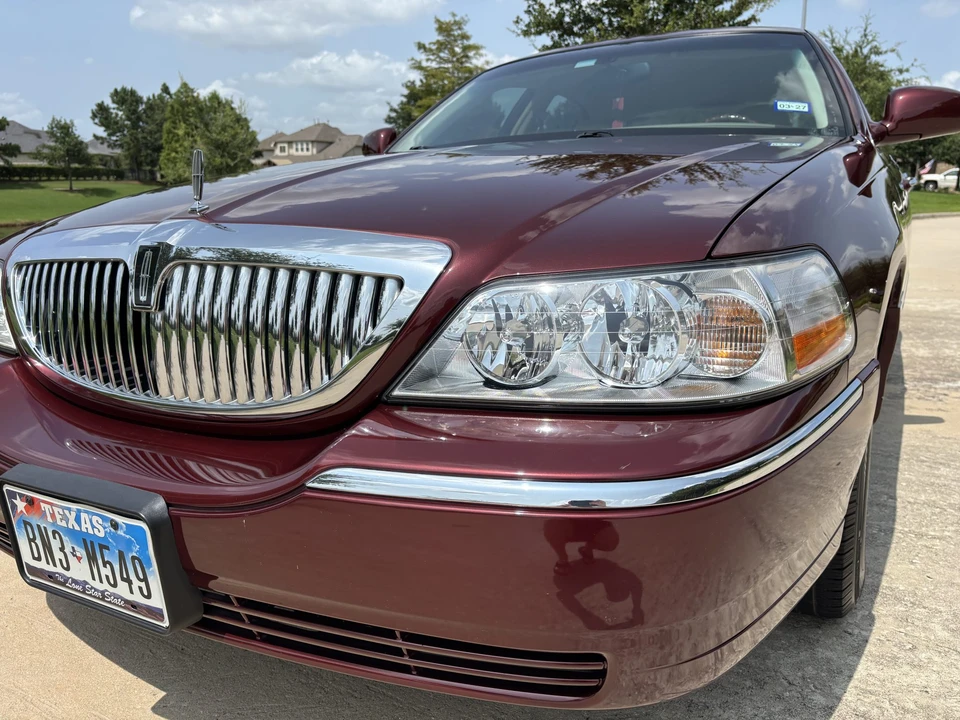 2003 Lincoln Town Car - Image 18 of 31