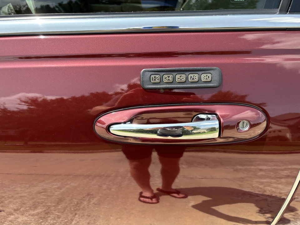 2003 Lincoln Town Car - Image 21 of 31