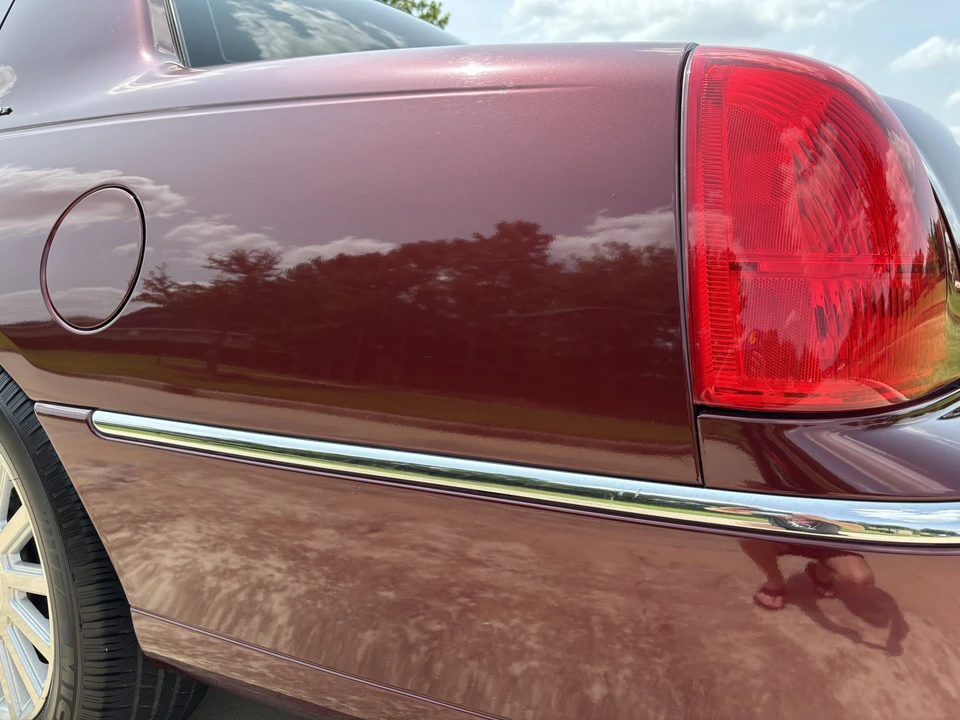 2003 Lincoln Town Car - Image 24 of 31