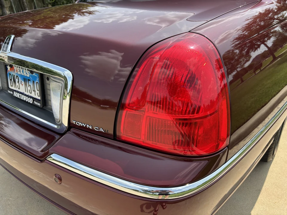 2003 Lincoln Town Car - Image 29 of 31