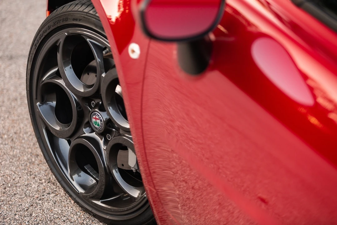 2018 Alfa Romeo 4C Coupe - Image 19 of 31